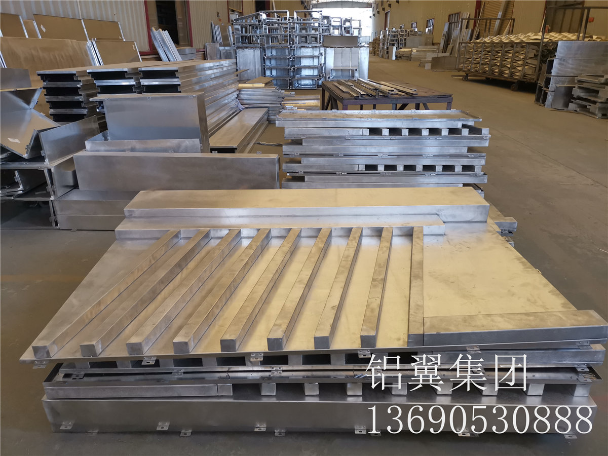 佛山(shān)铝單(dan)板廠(chǎng)傢(jia)3号通(tong)道